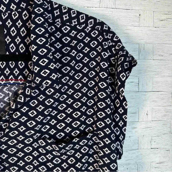 Jacks Girlfriend button down blouse navy white roll sleeve casual feminine - Picture 3 of 9